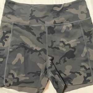 ZYIA CAMO LNT HUSTLE SHORT